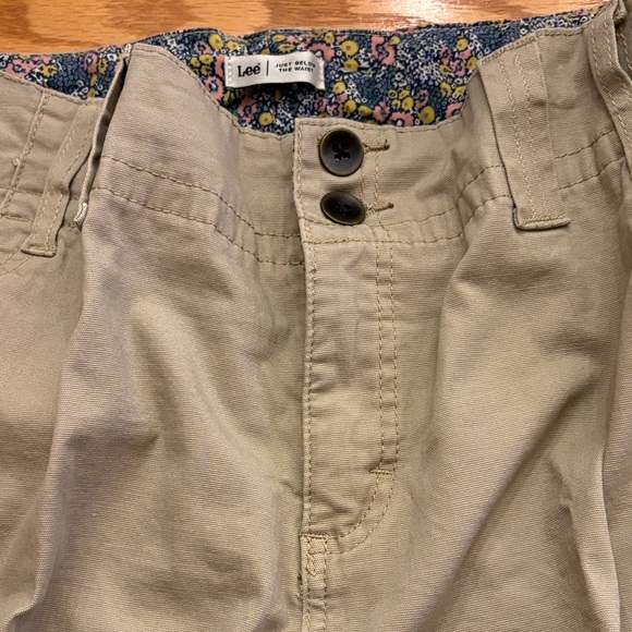 Lee Women's Tan Cargo Shorts - Picture 5 of 10